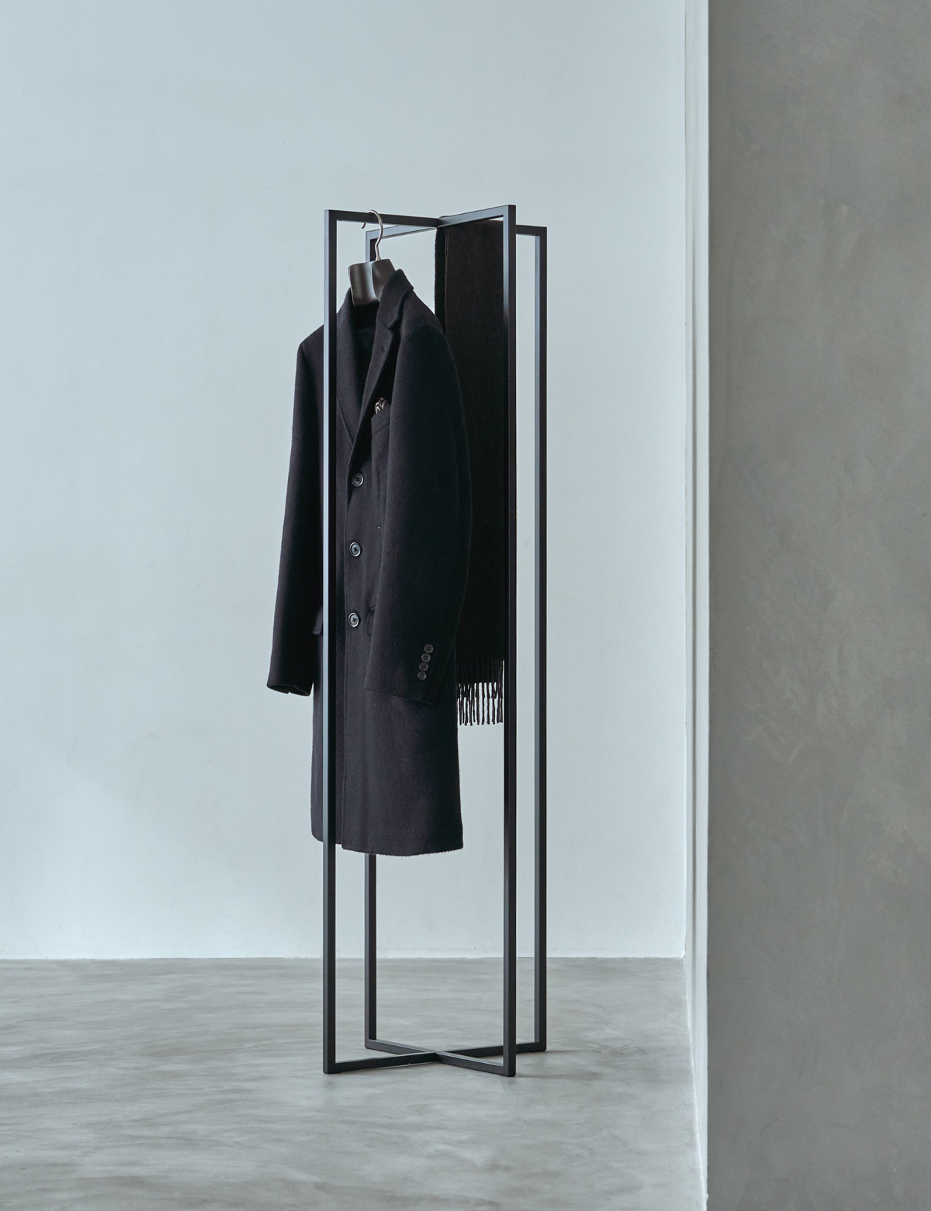 【KUROSHIRO】COAT STAND X