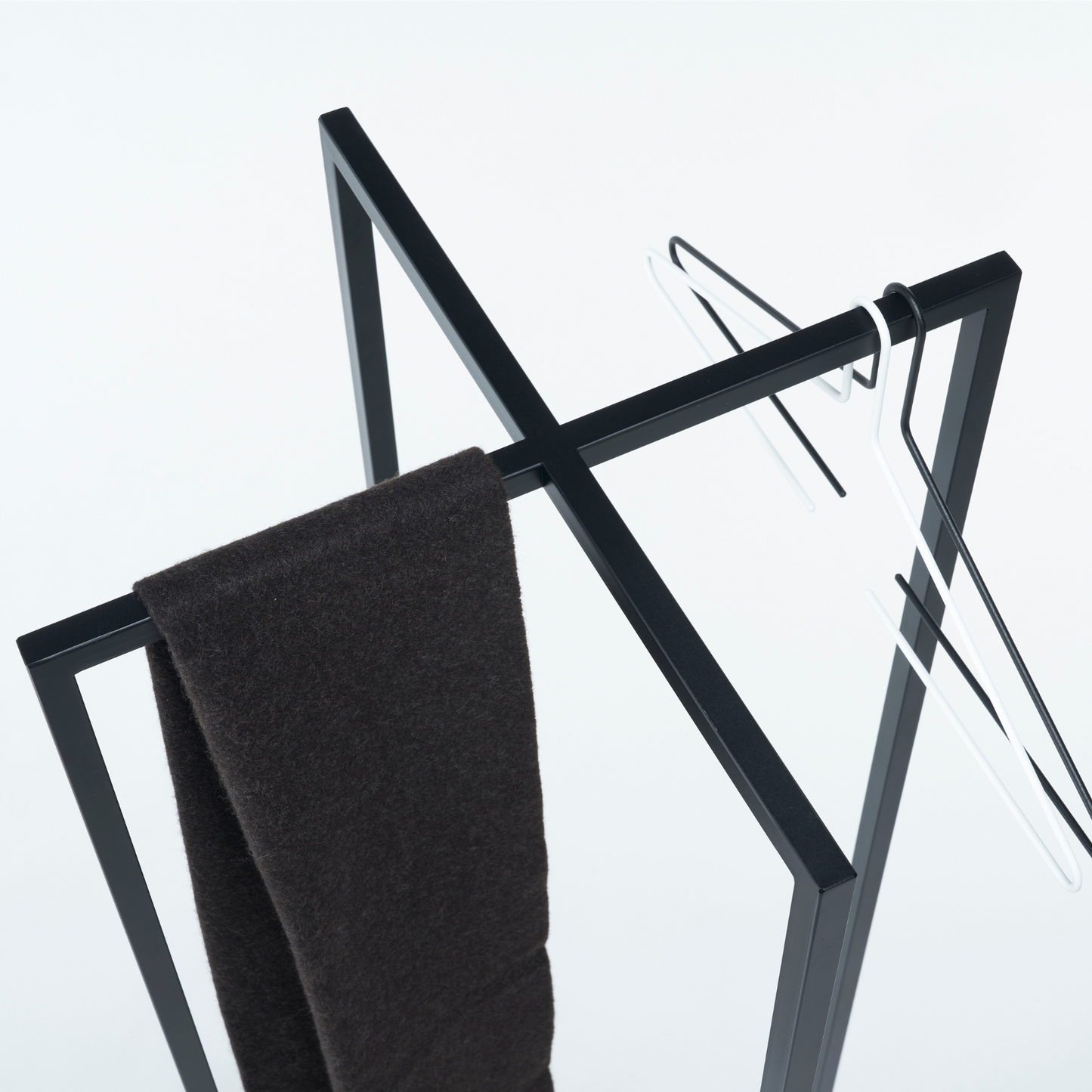 【KUROSHIRO】COAT STAND X