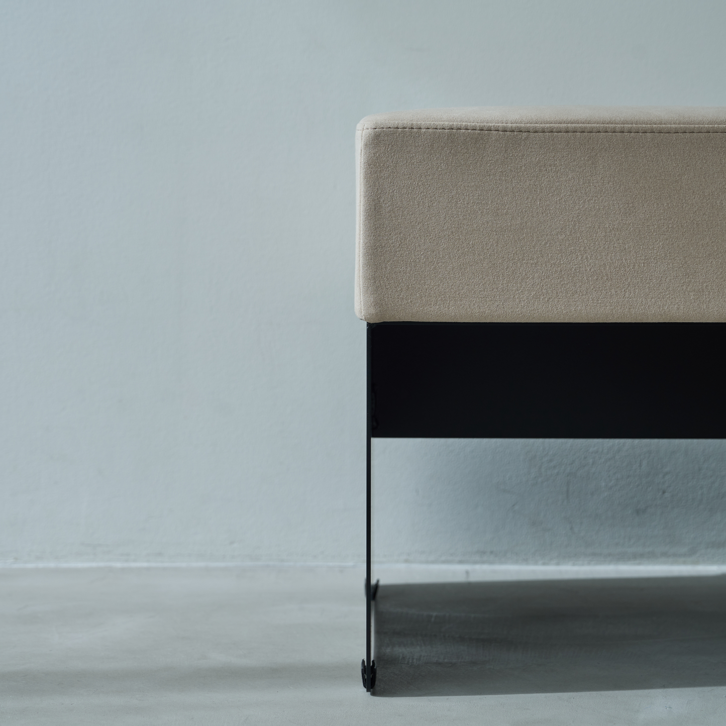 KUROSHIRO×NOUSPROJECTS CUSHIONED STOOL