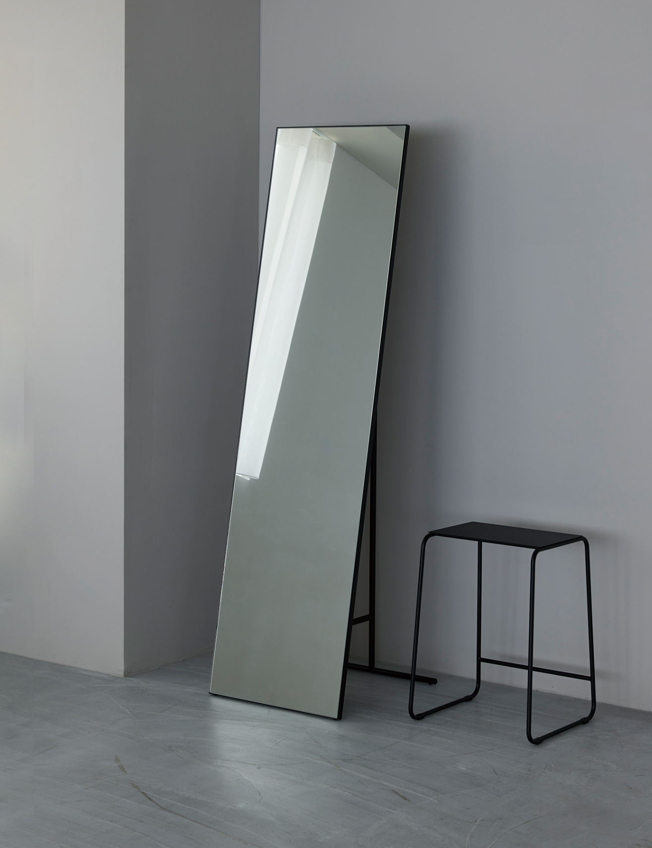 【KUROSHIRO】MIRROR STAND