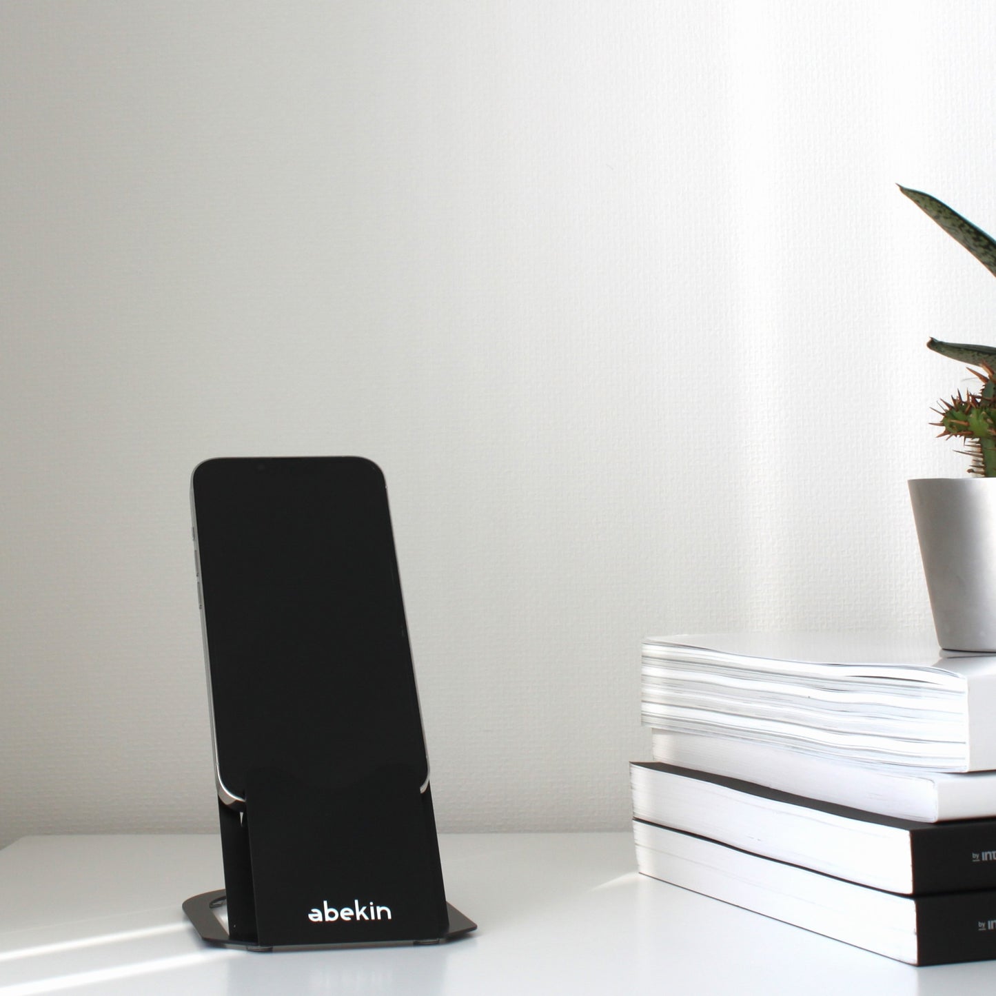 【KUROSHIRO】SMART PHONE STAND(BLACK・WHITE)