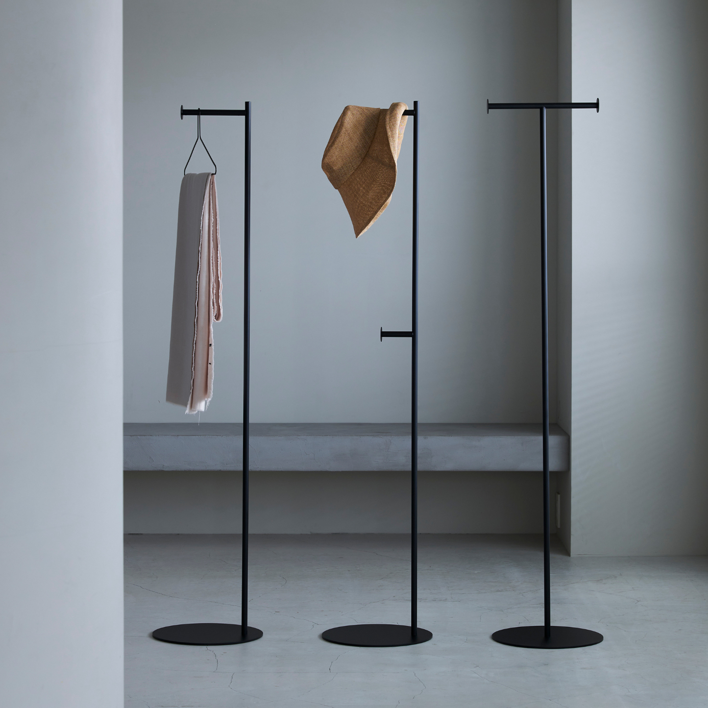 【KUROSHIRO】Coat stand L