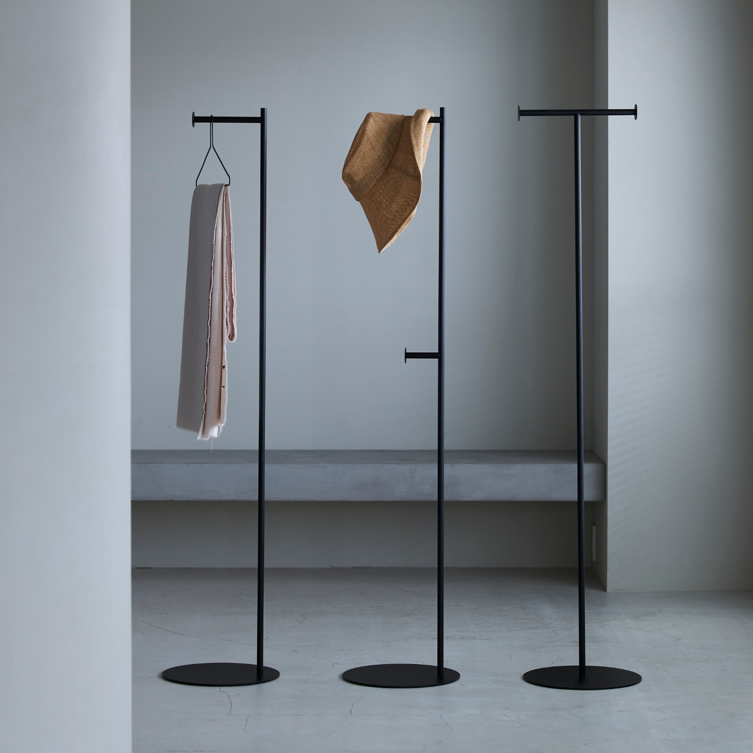 KUROSHIRO】COAT STAND F KUROSHIRO】COAT STAND F