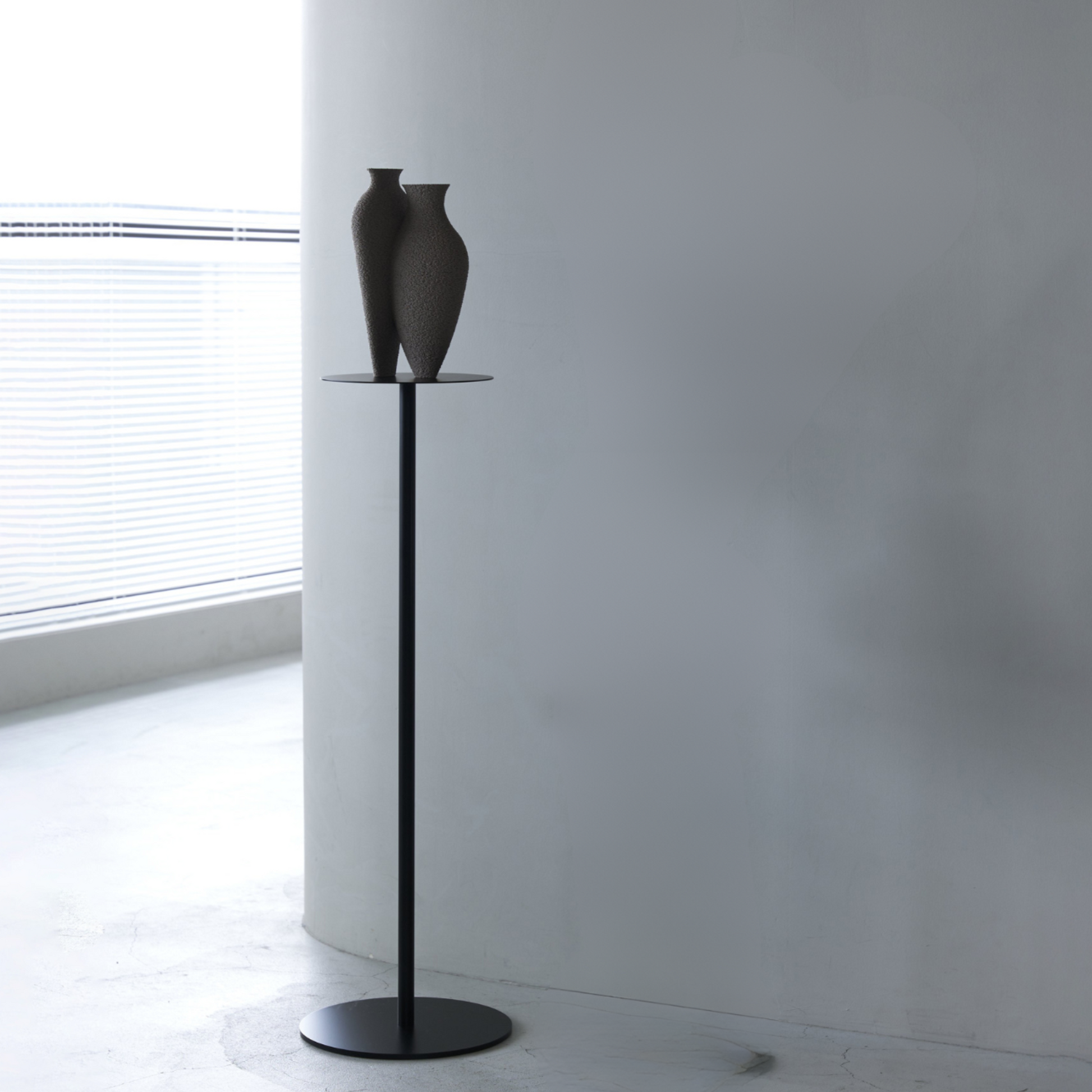 KUROSHIRO】SLIM TABLE(CIRCLE) KUROSHIRO】SLIM TABLE(CIRCLE)