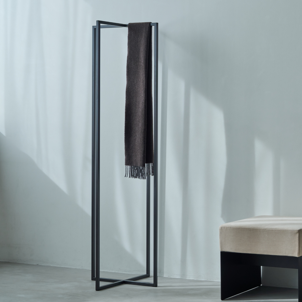 【KUROSHIRO】COAT STAND X