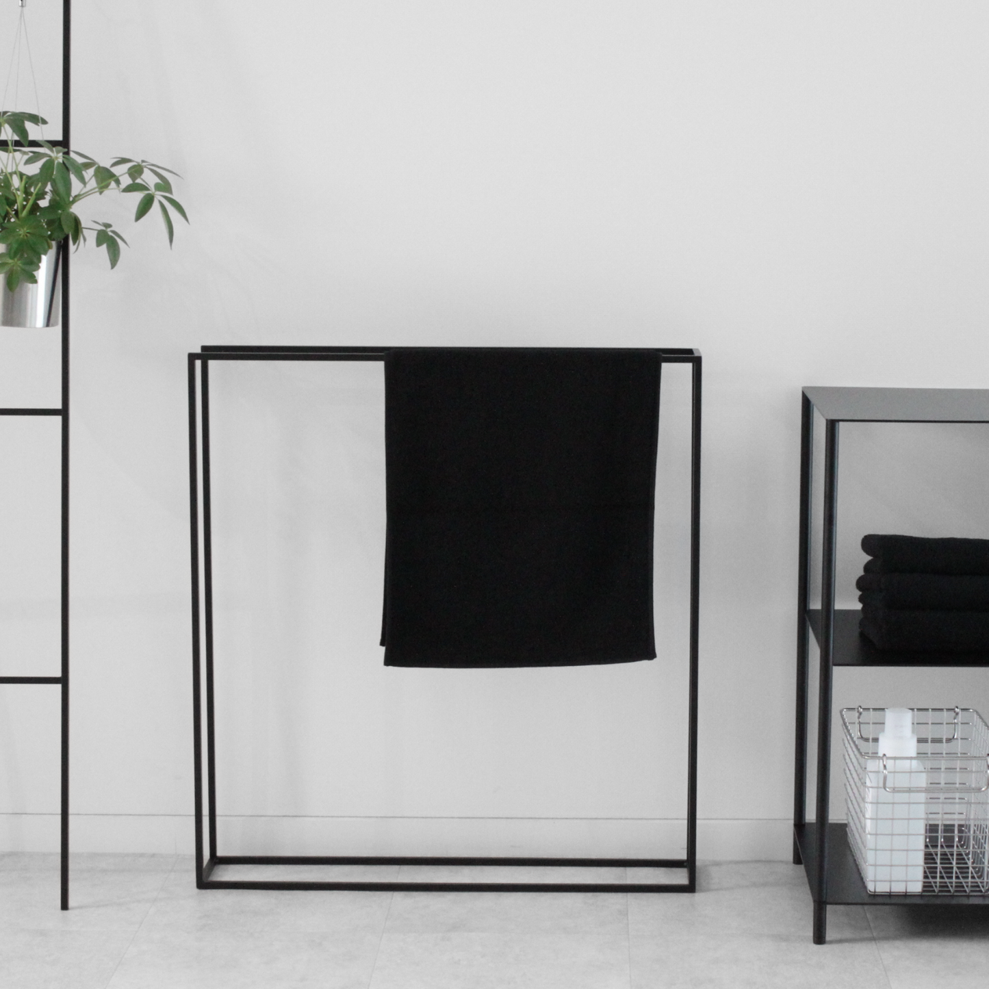 【KUROSHIRO】TOWEL STAND（BLACK/WHITE）